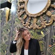 Soy diplomada en magisterio infantil y psicóloga infantil. Imparto clases para trabajar la escritura y lectura al igual que dificultades de aprendizaj